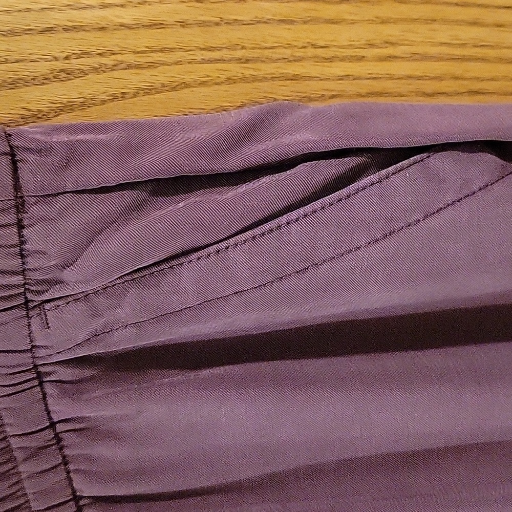 Women's new pants by Old Navy in burgandy, siza large,never worn. - Picture 4 of 6